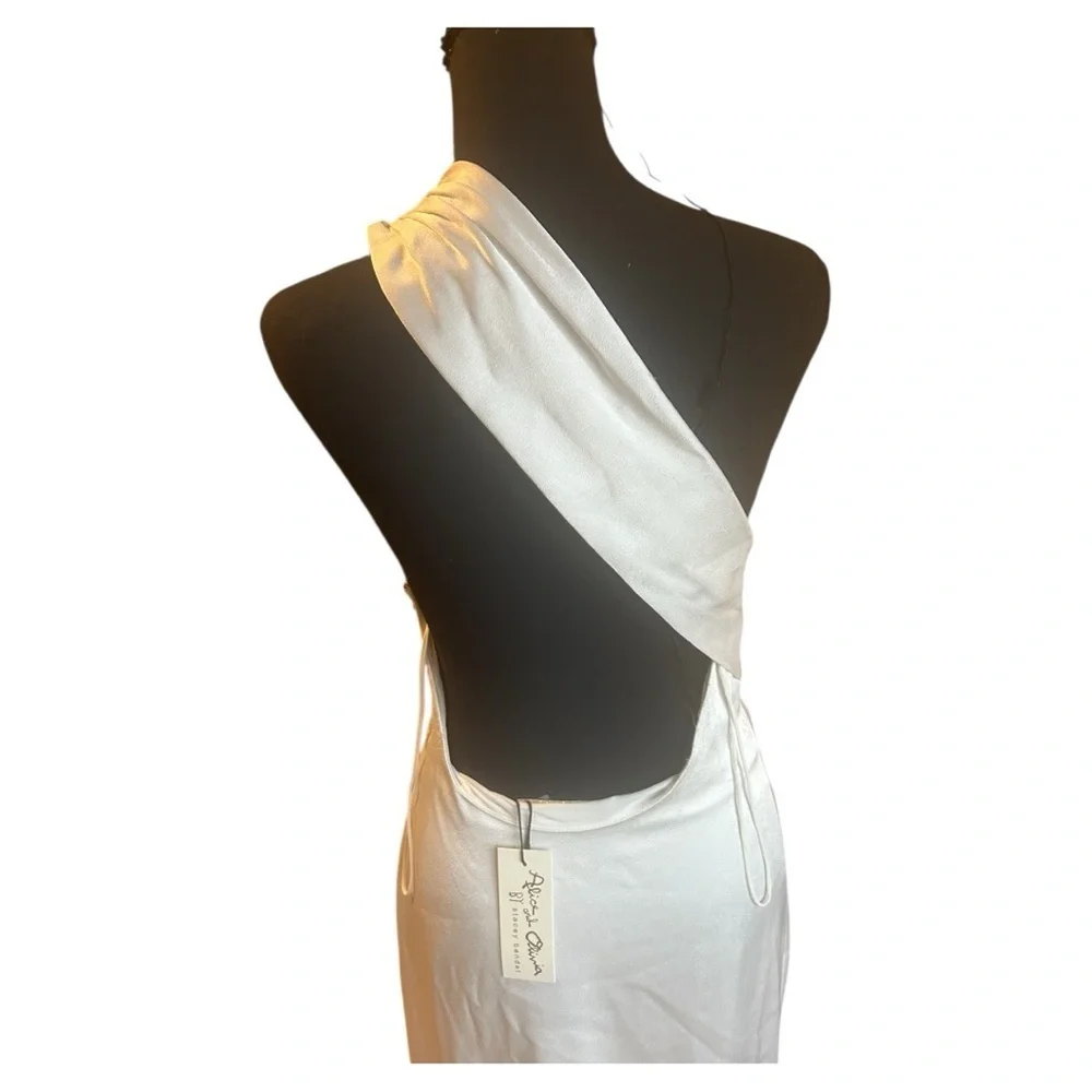 ALICE + OLIVIA PAULETTE ONE SHOULDER FITTED GOWN